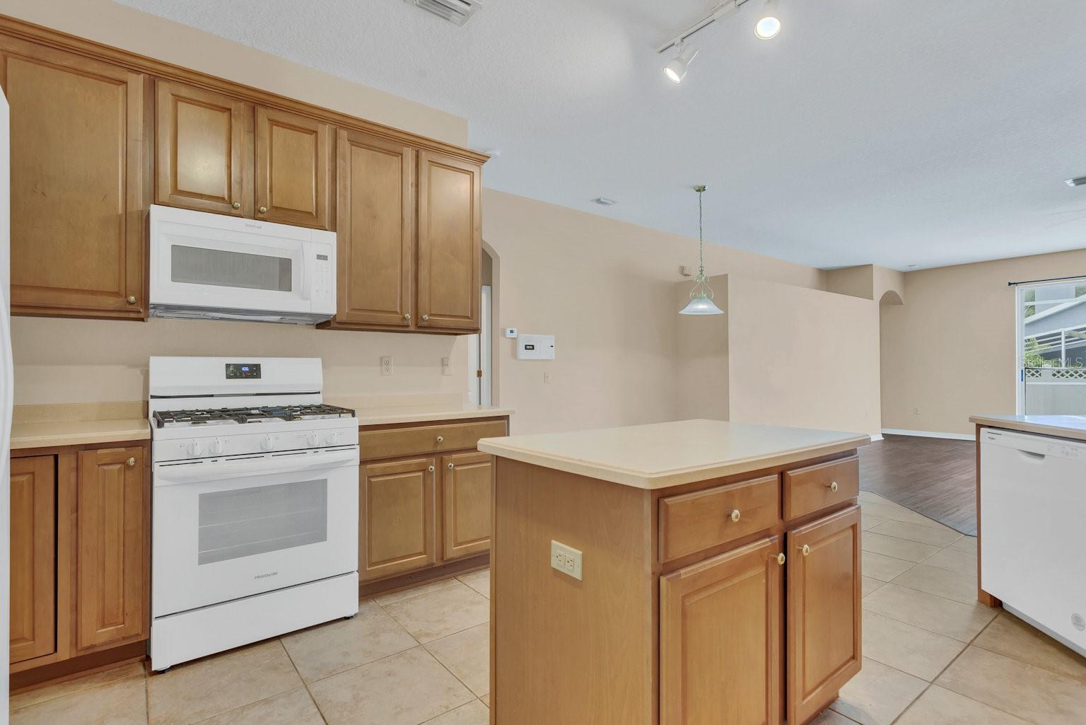 Listing photo id 11 for 2208 Briana Drive