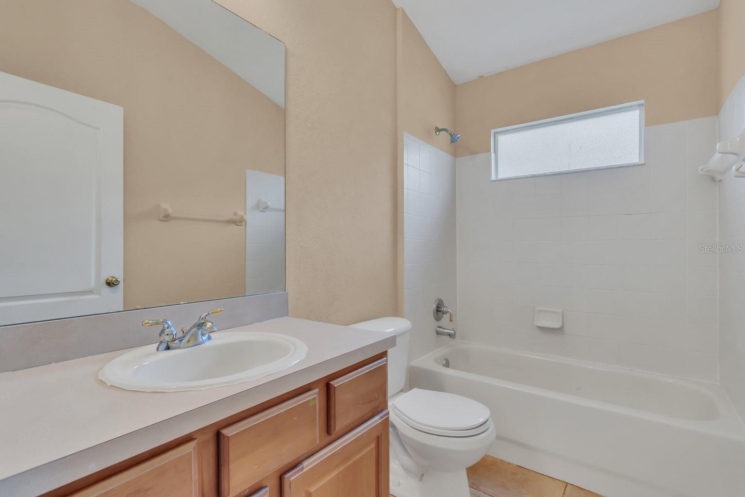 Listing photo id 14 for 2208 Briana Drive