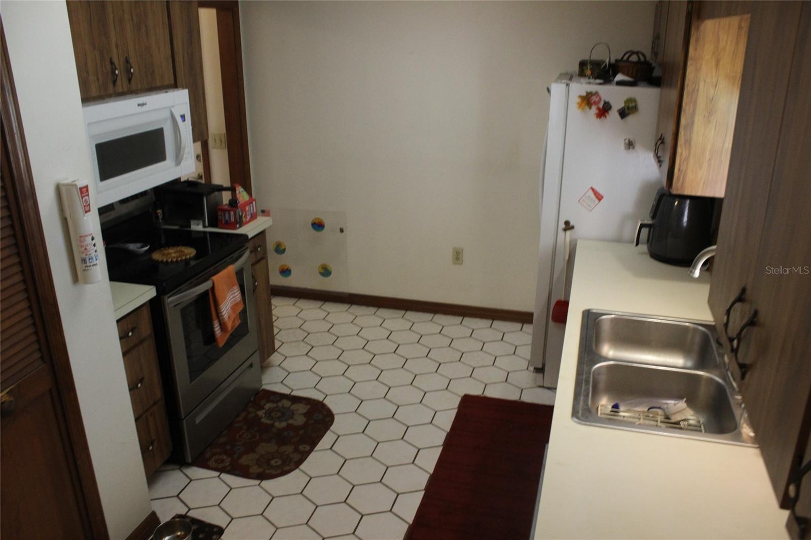 Image 16 of 42 For 2681 Washington Avenue 18