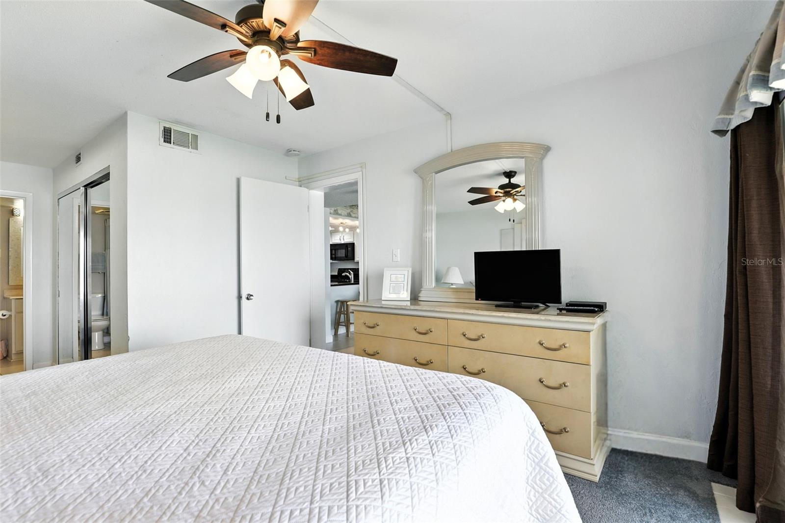 Image 16 of 29 For 4175 Atlantic Avenue 1020
