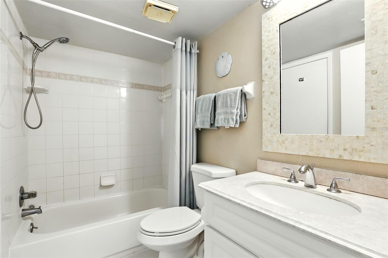 Image 18 of 29 For 4175 Atlantic Avenue 1020