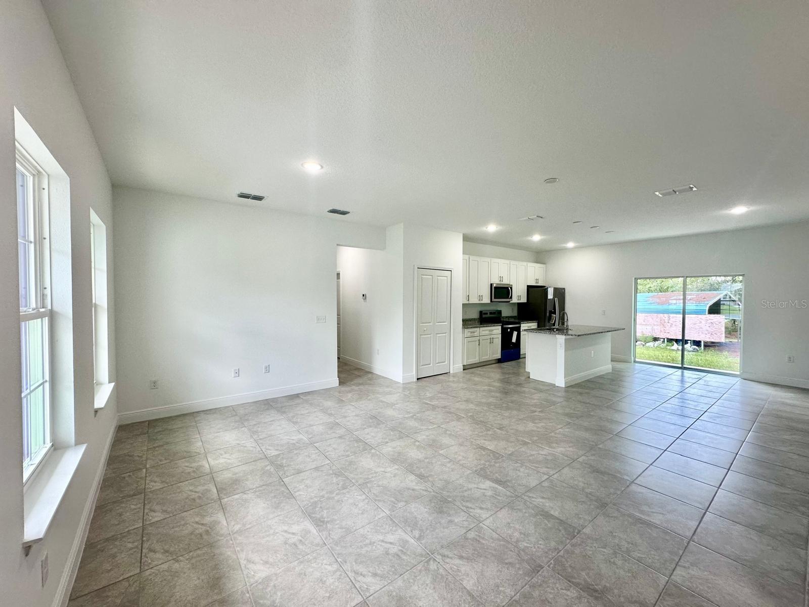 Listing photo id 3 for 1014 Citrus Springs Boulevard