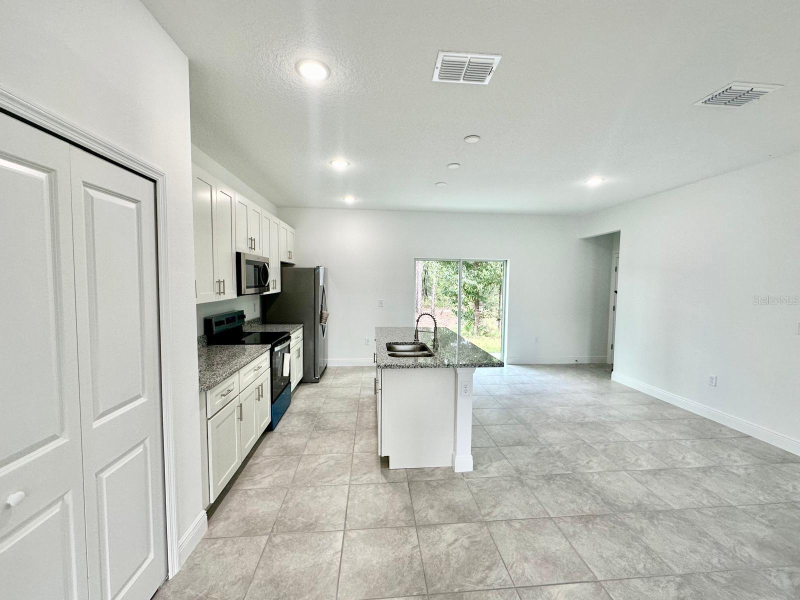 Listing photo id 4 for 1014 Citrus Springs Boulevard