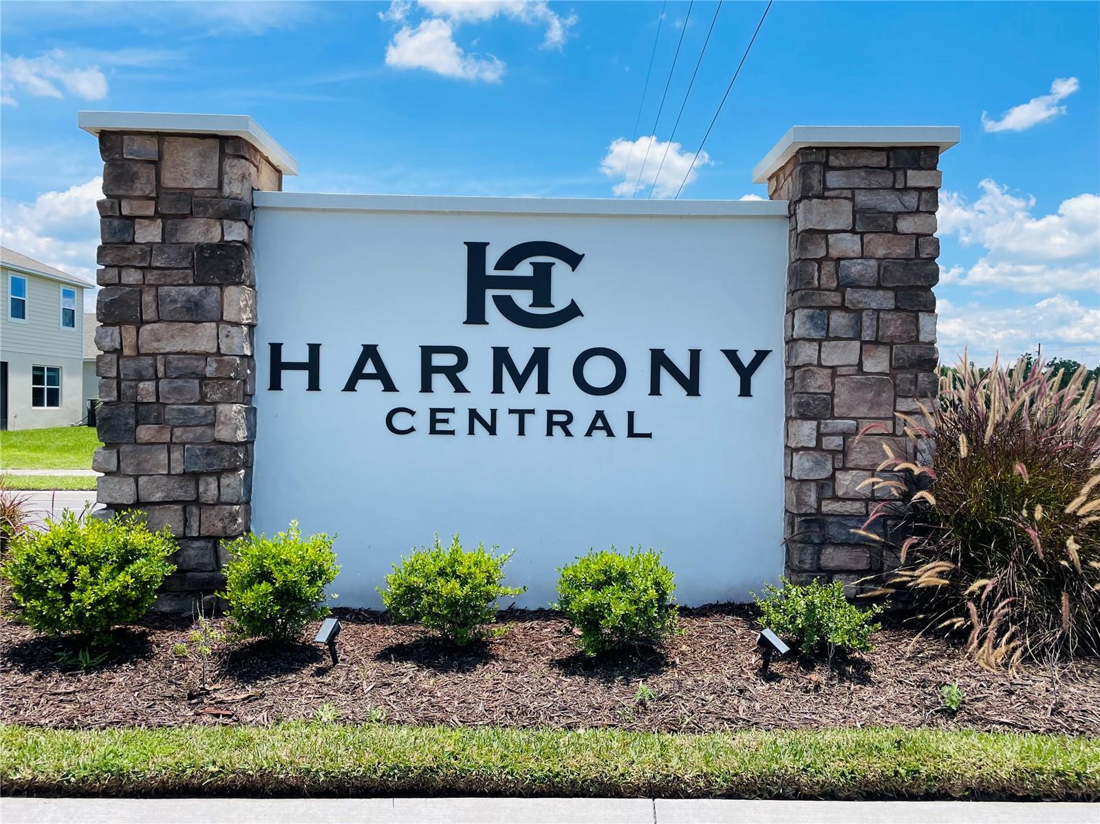 Listing photo id 1 for 4350 Sagefield Drive