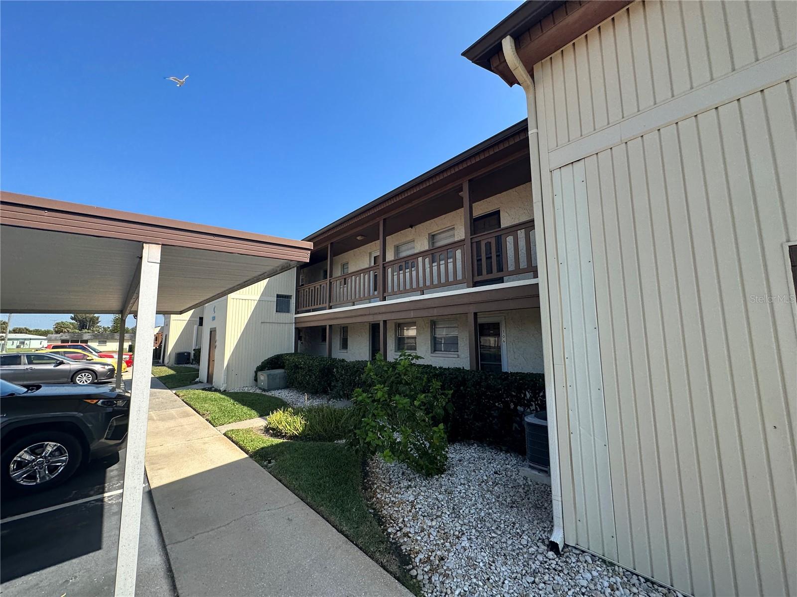 Listing photo id 27 for 5154 Turquoise Lane 206