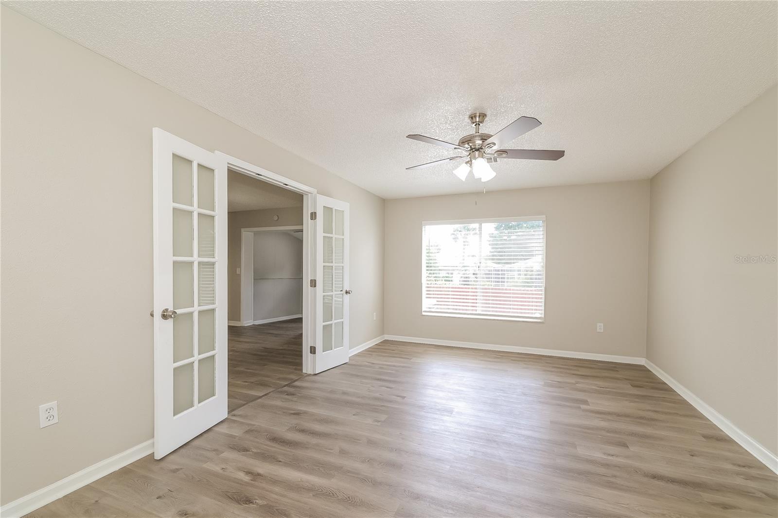 Image 5 of 17 For 669 Lake Dexter Circle