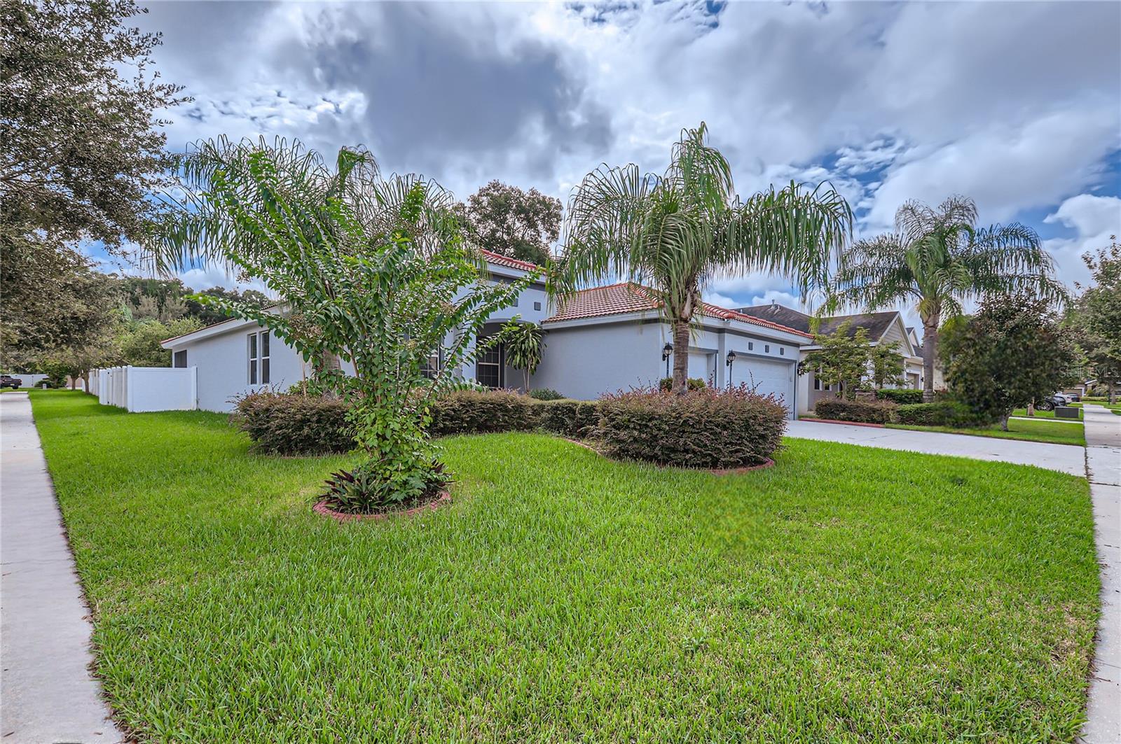 Listing photo id 0 for 3002 Florida Elm Place