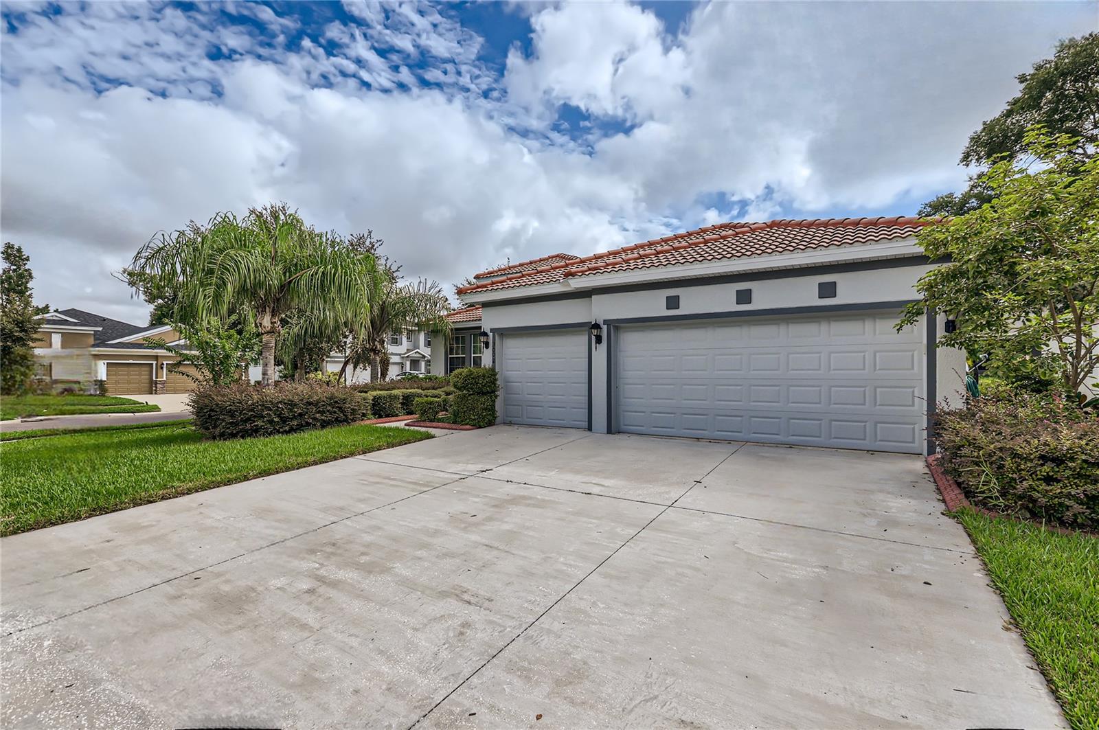 Listing photo id 1 for 3002 Florida Elm Place