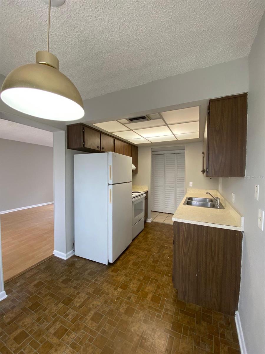 Image 3 of 11 For 650 Avenue J Nw 202