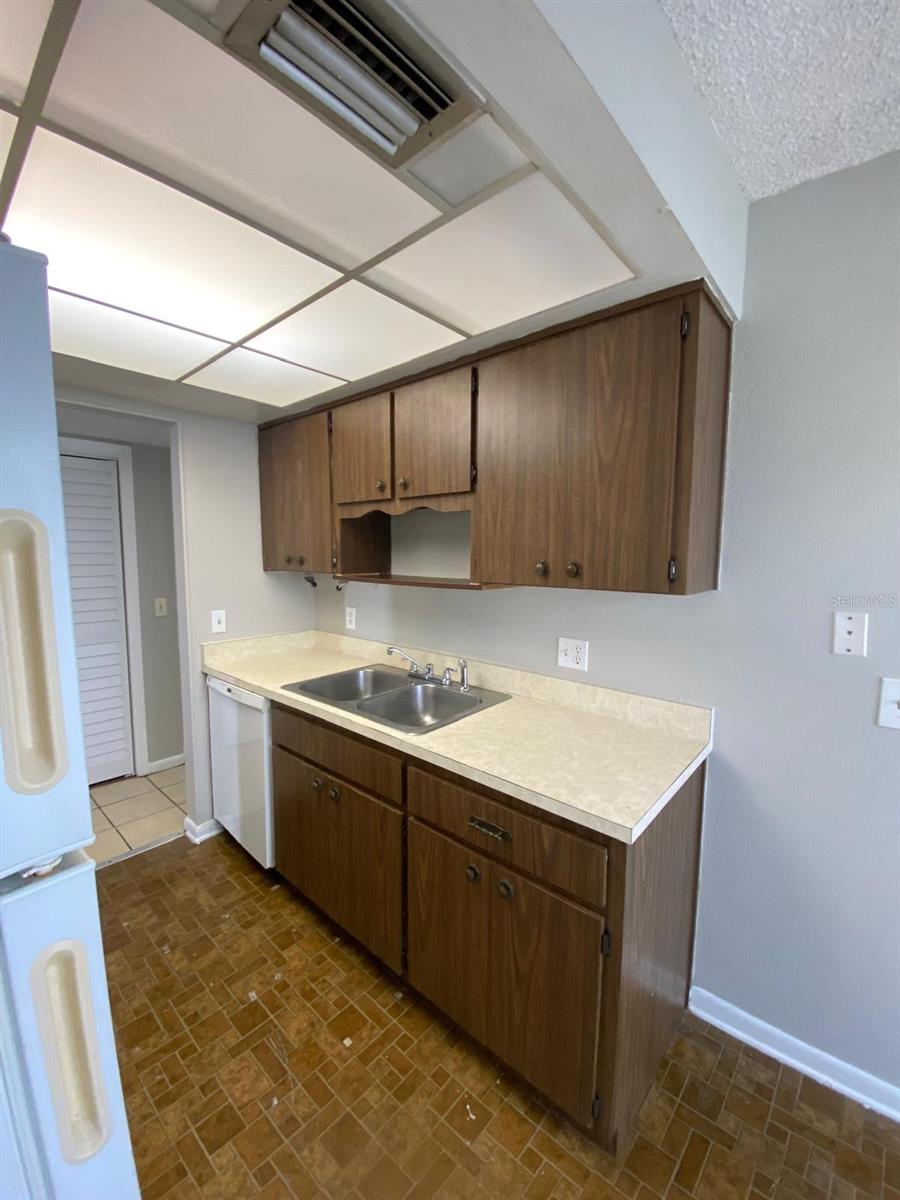 Image 4 of 11 For 650 Avenue J Nw 202