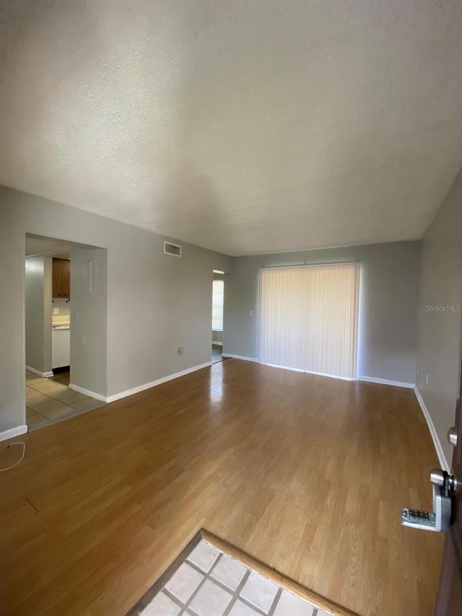 Image 5 of 11 For 650 Avenue J Nw 202