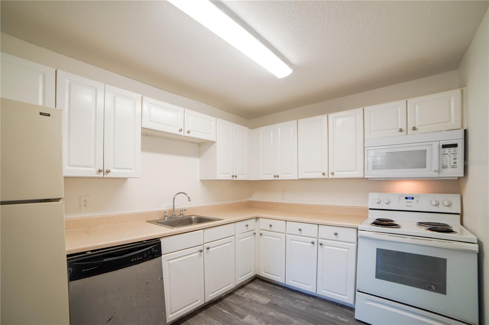 Image 20 of 20 For 3987 Versailles Drive 3987f