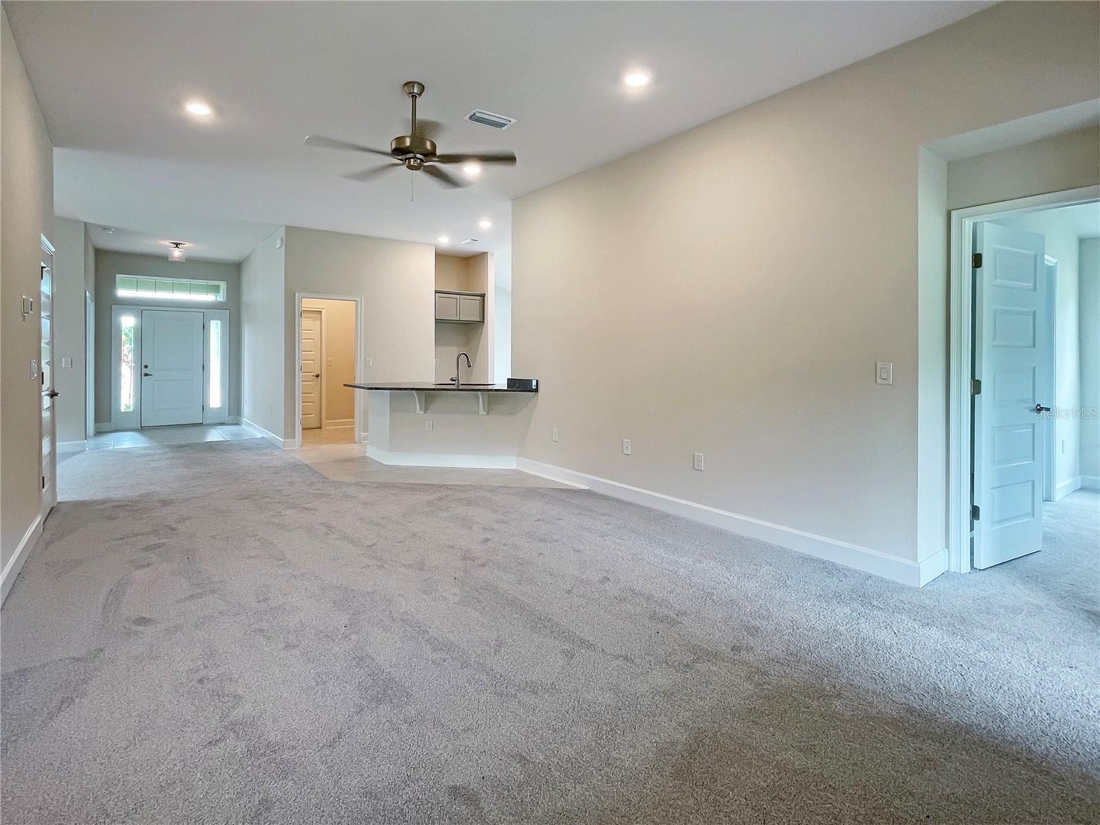Listing photo id 1 for 4284 Sagefield Drive