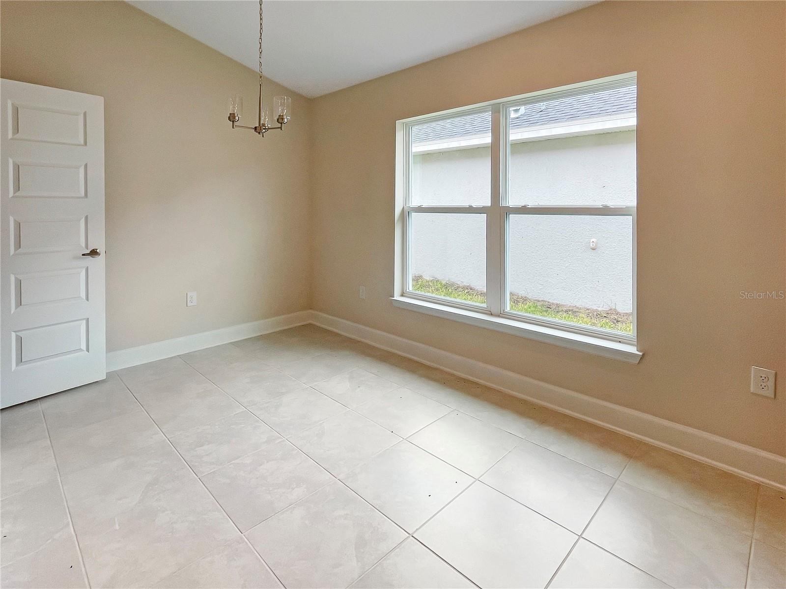 Listing photo id 3 for 4284 Sagefield Drive