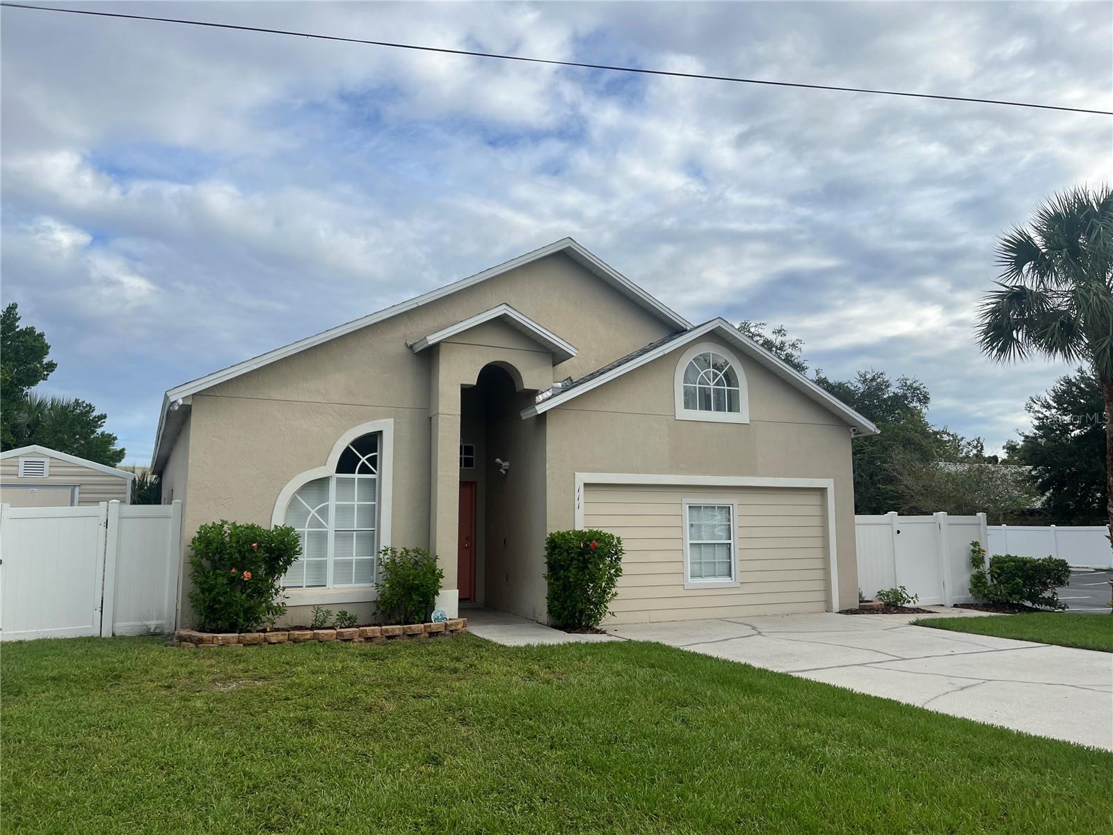 Listing Details for 111 6th Street, APOPKA, FL 32703