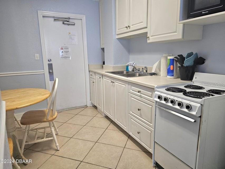 Image 4 of 23 For 1233 Atlantic Avenue 1040