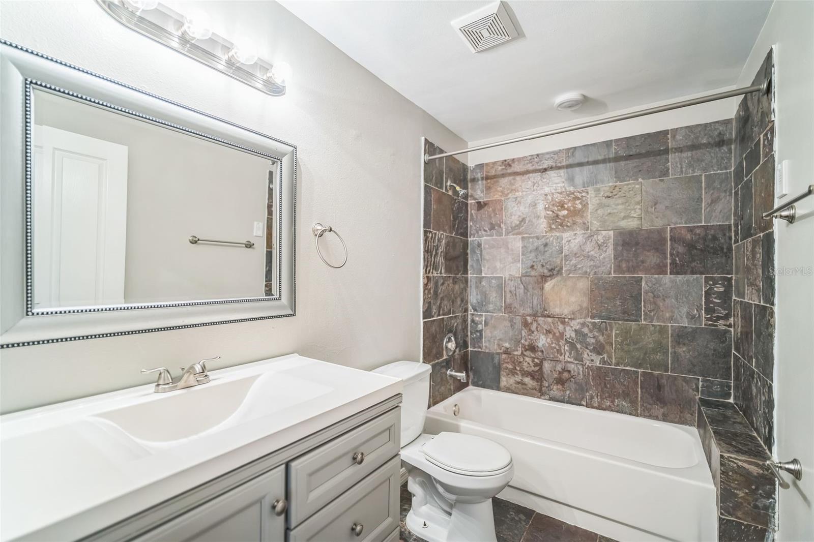 Listing photo id 8 for 24922 Joiner Court