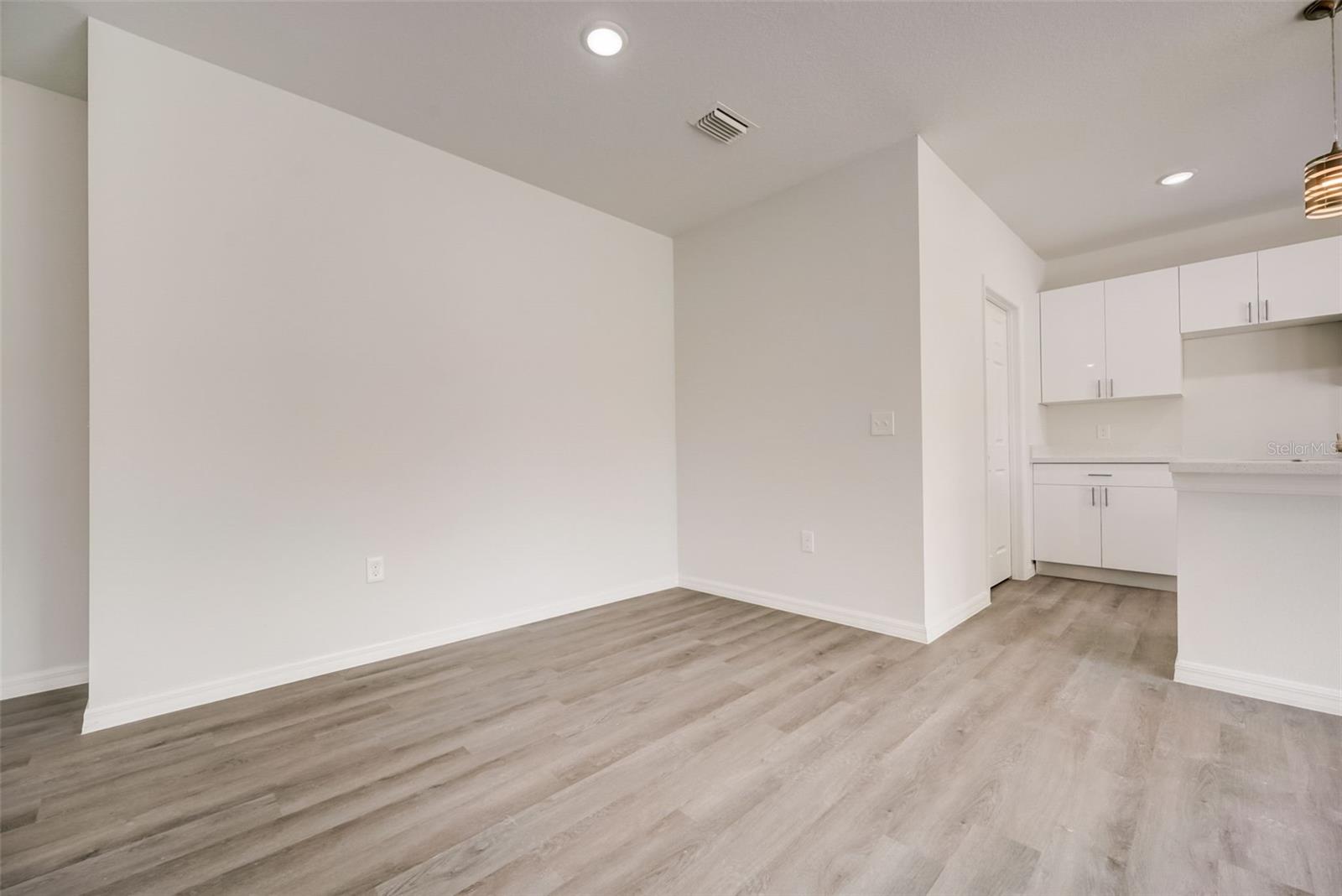 Image 11 of 40 For 1308 Hillsborough Court
