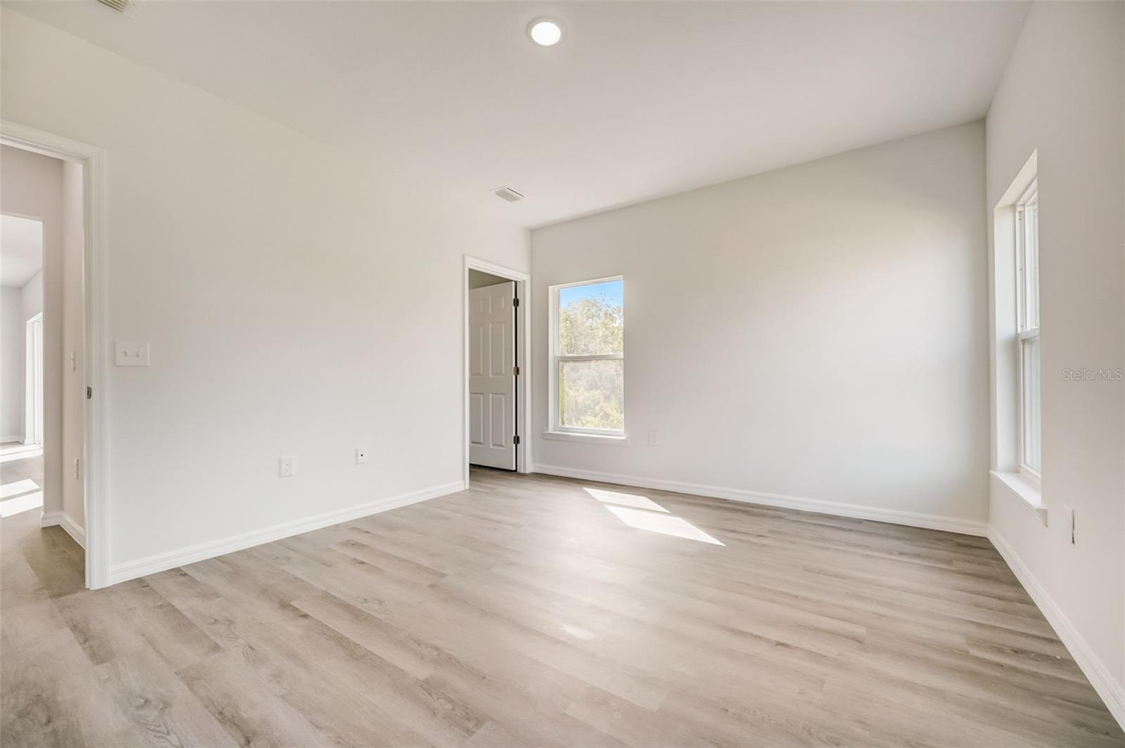 Image 17 of 40 For 1308 Hillsborough Court