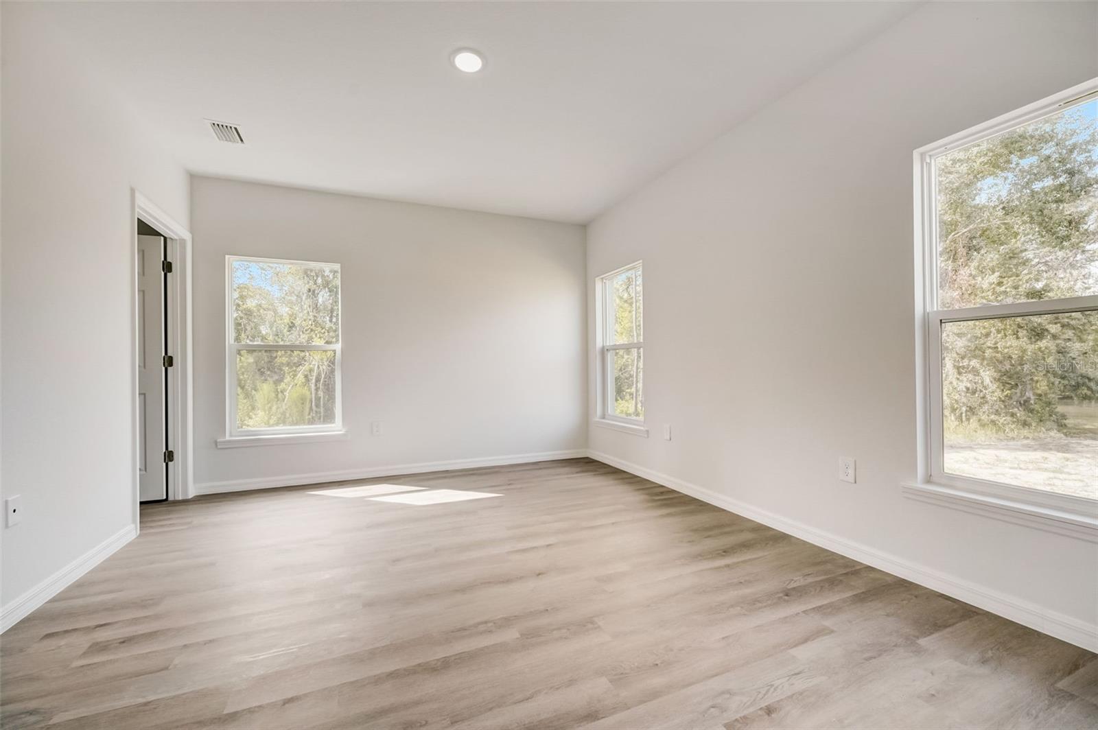 Image 18 of 40 For 1308 Hillsborough Court