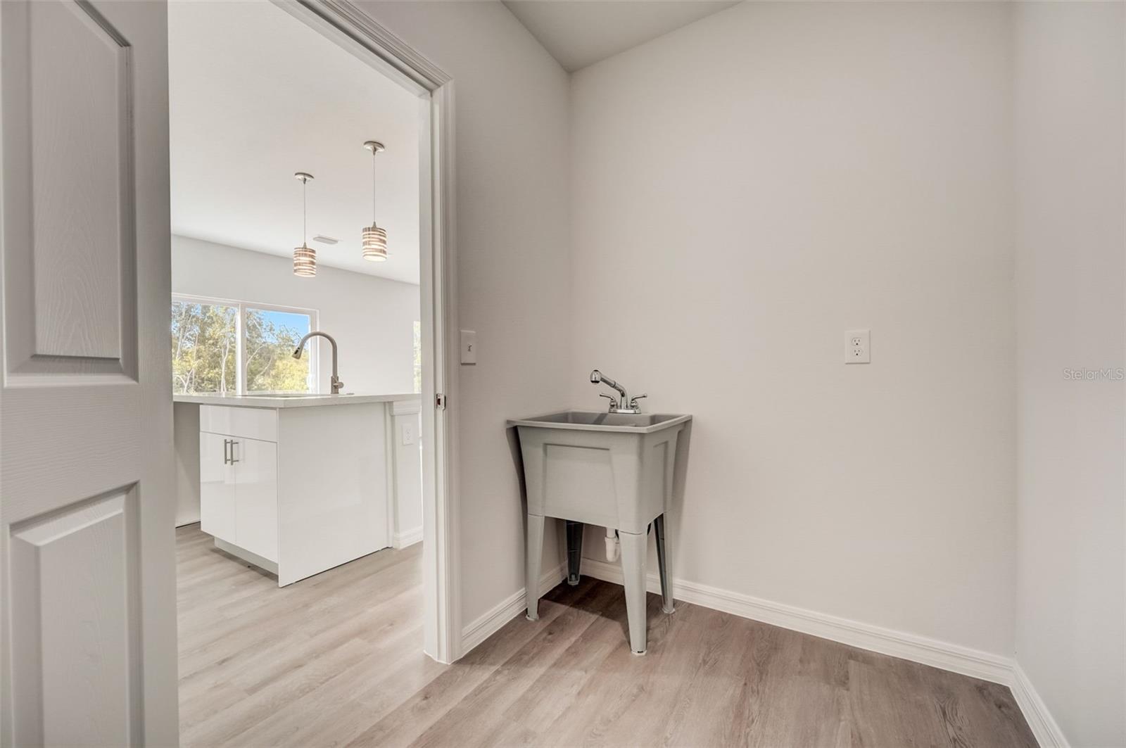 Image 4 of 40 For 1308 Hillsborough Court