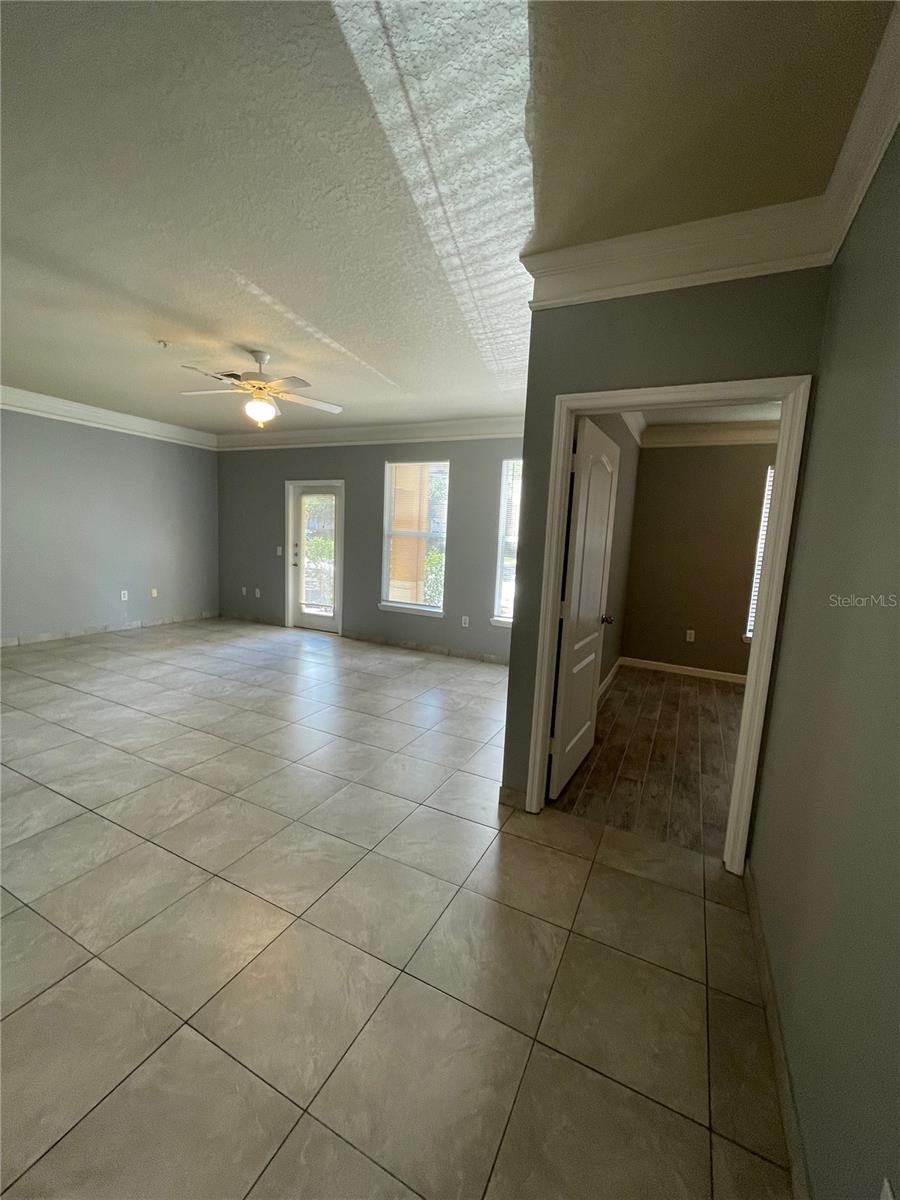 Image 11 of 21 For 8848 Villa View Circle 106