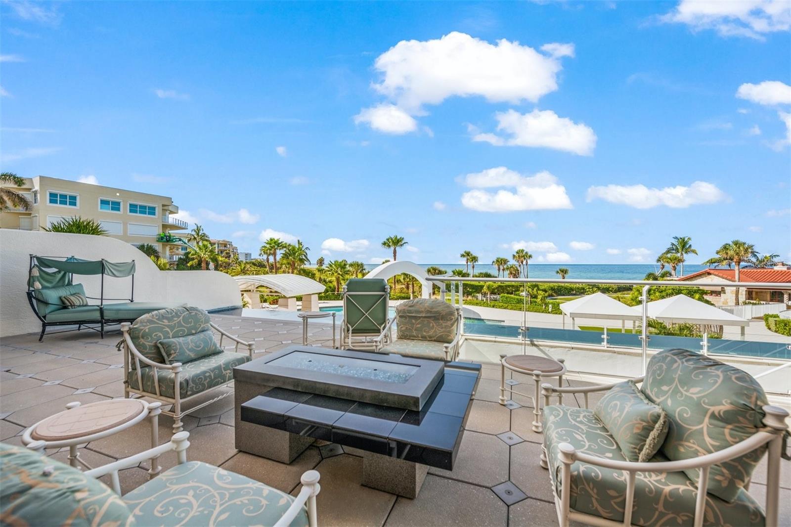 Listing photo id 30 for 2251 Gulf Of Mexico Drive 203