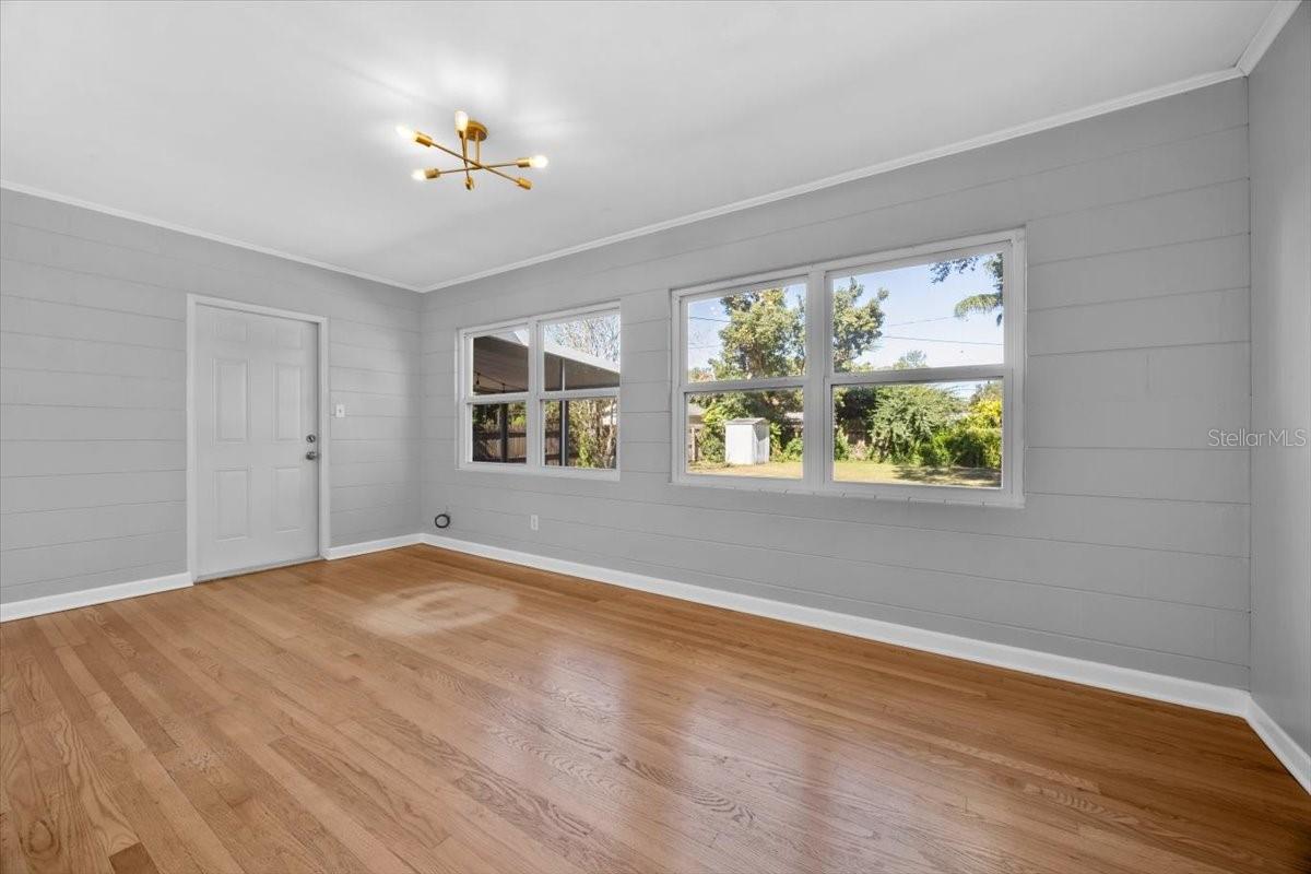 Image 18 of 26 For 2811 Vine Street
