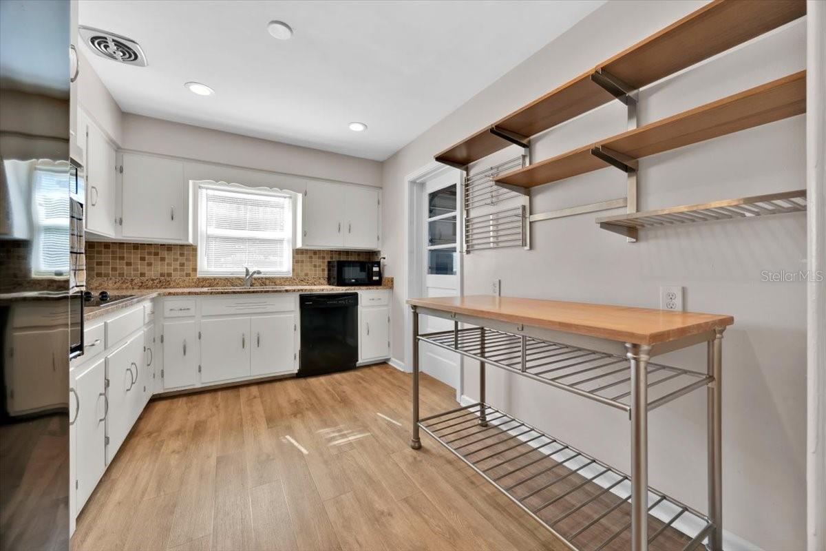 Image 8 of 26 For 2811 Vine Street