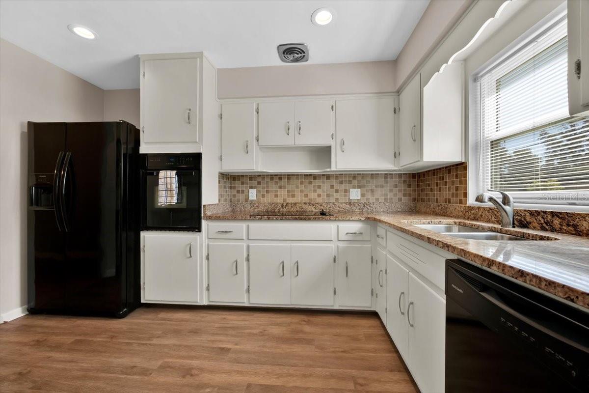 Image 9 of 26 For 2811 Vine Street