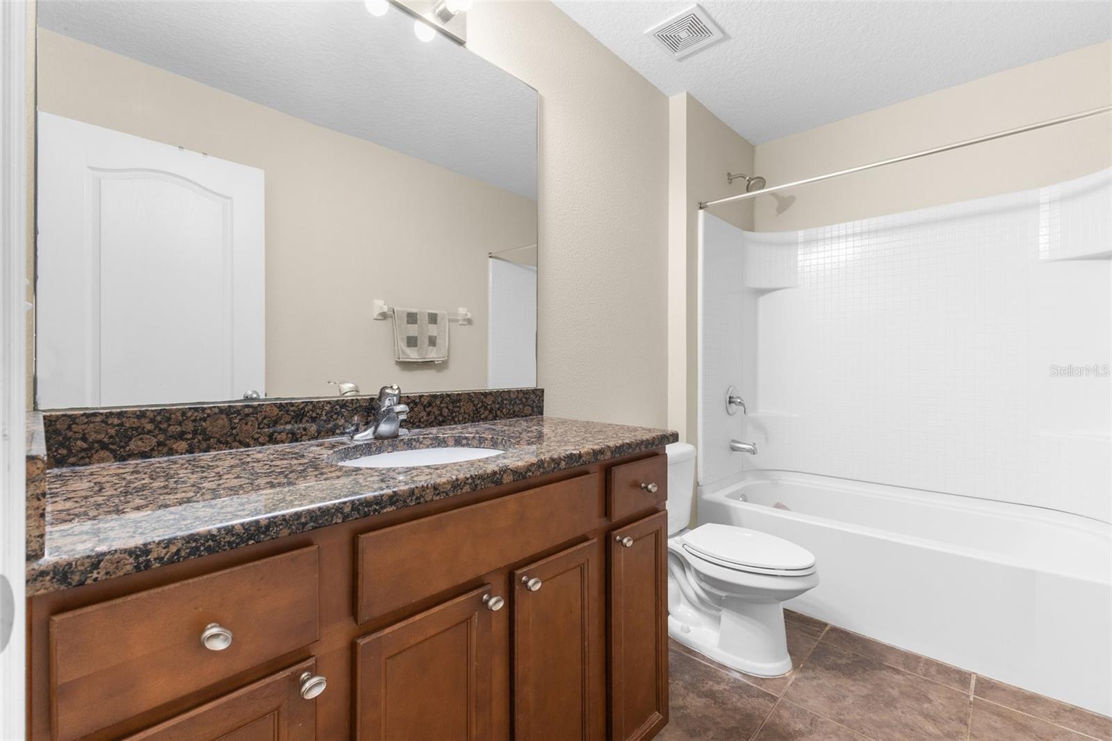 Listing photo id 12 for 8634 Miramar Terrace Circle