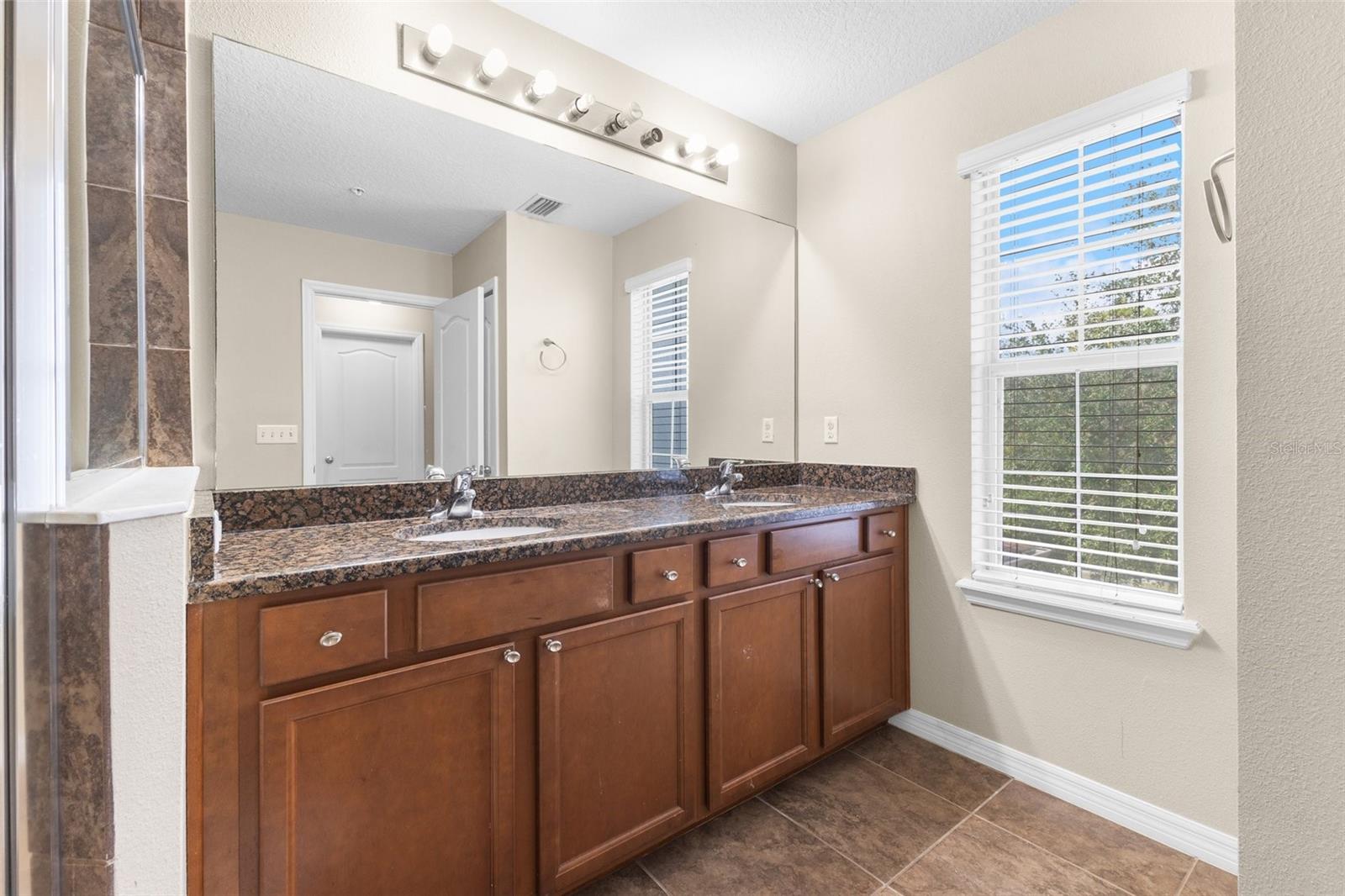 Listing photo id 21 for 8634 Miramar Terrace Circle