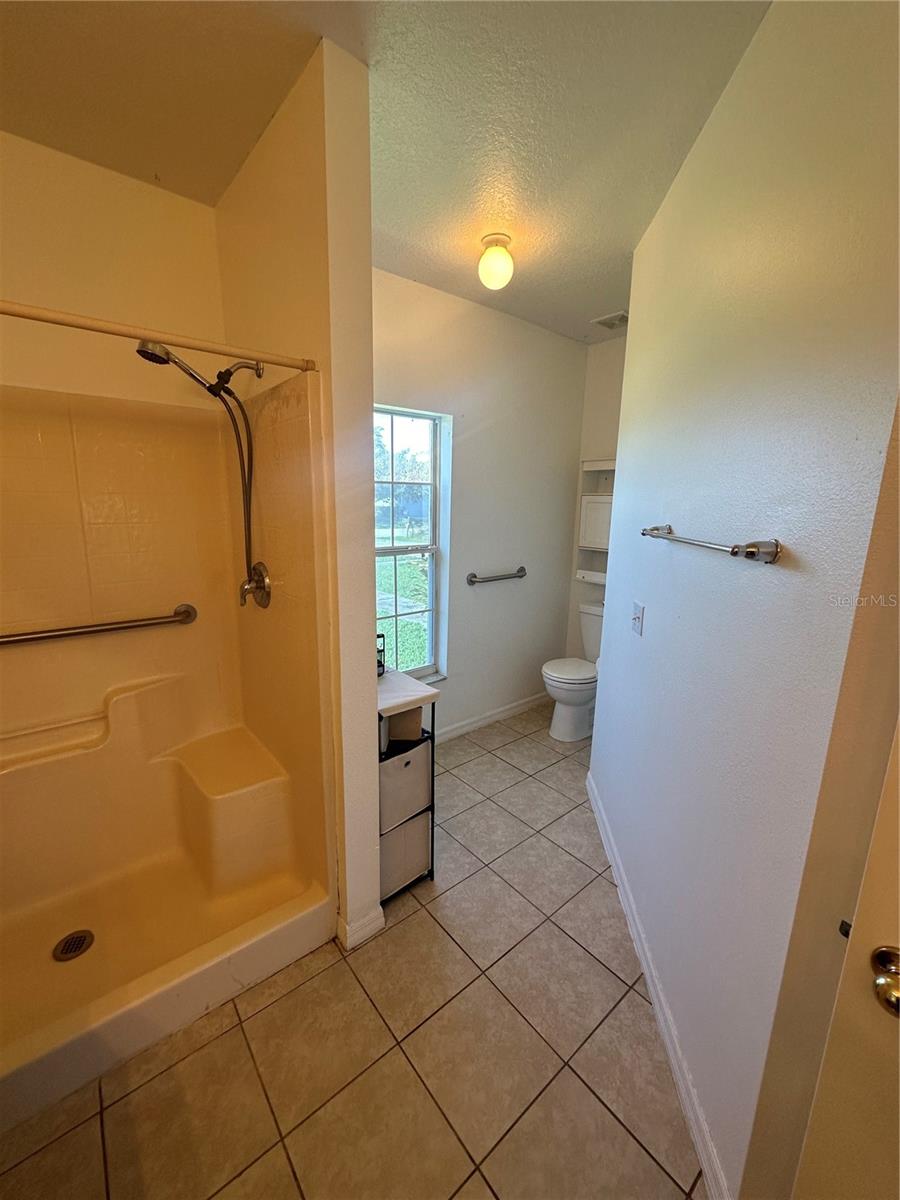 Image 18 of 50 For 305 Erie Court