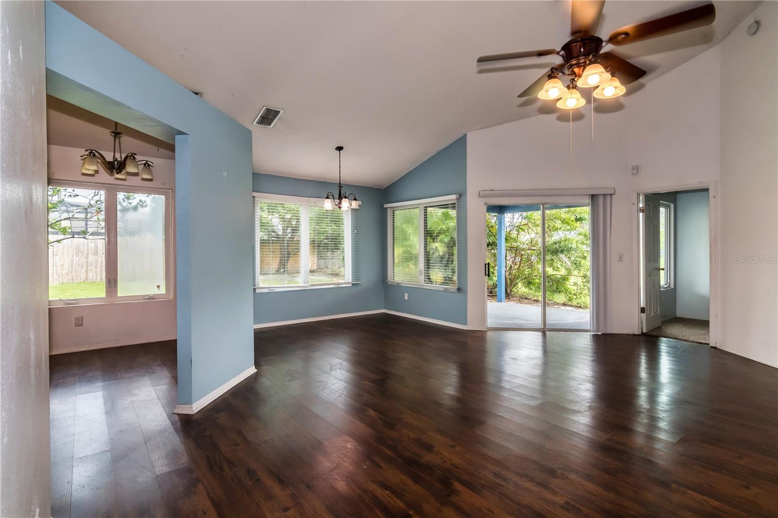 Image 4 of 19 For 10557 Glassborough Drive