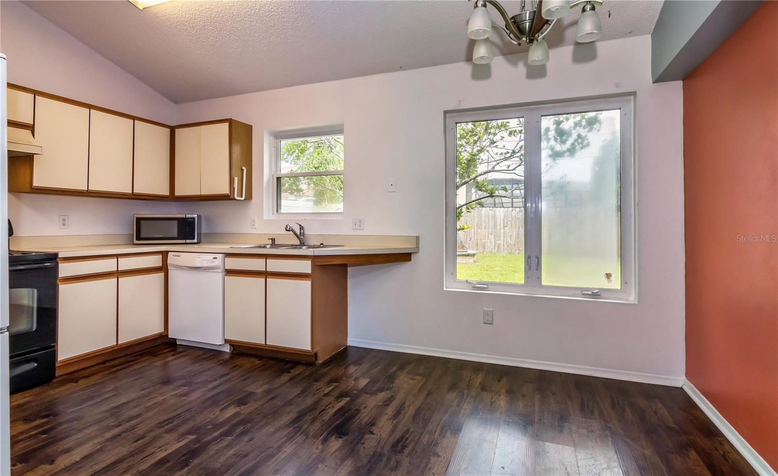 Image 6 of 19 For 10557 Glassborough Drive