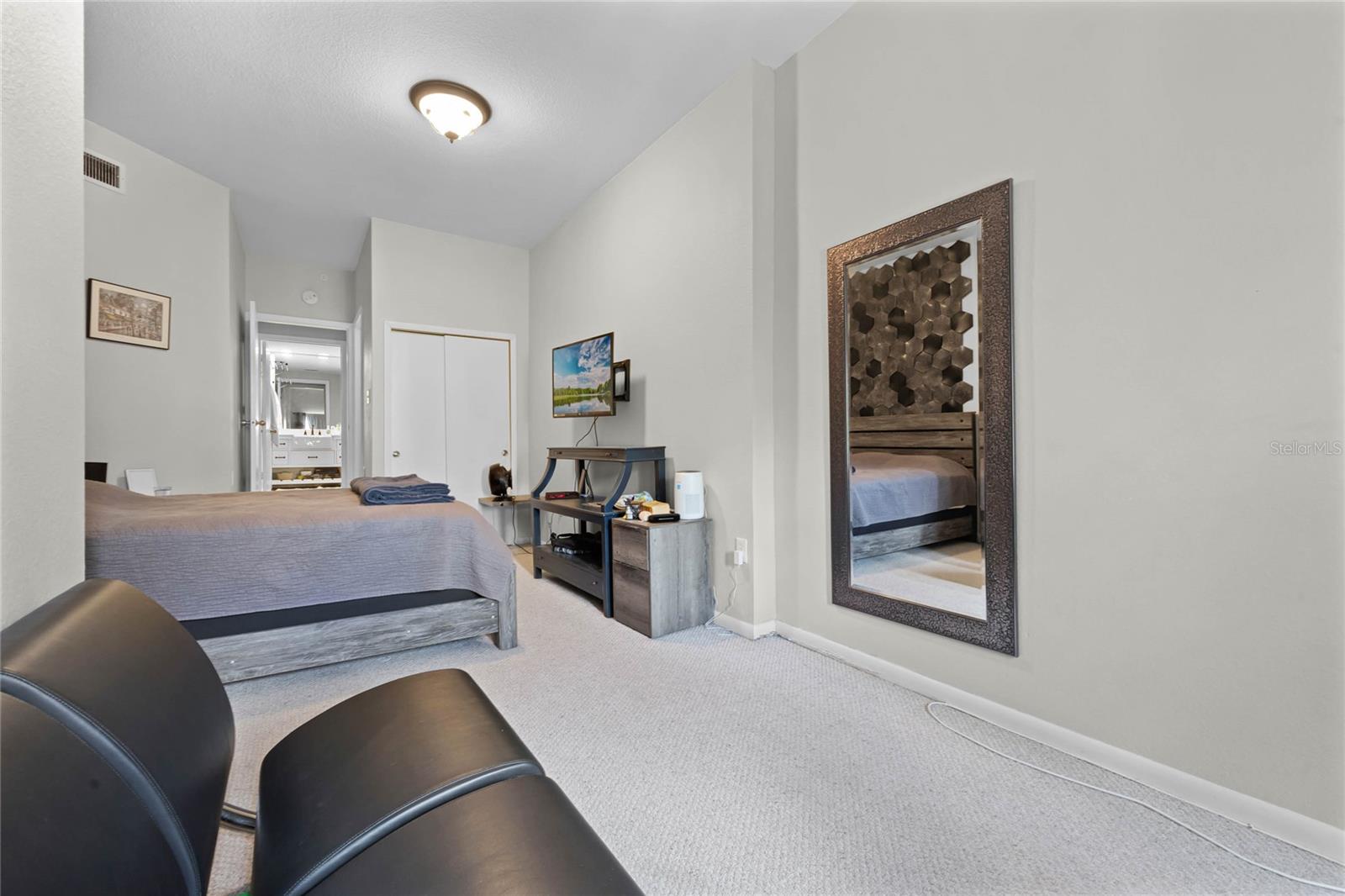 Image 36 of 63 For 2411 Horatio Street 537