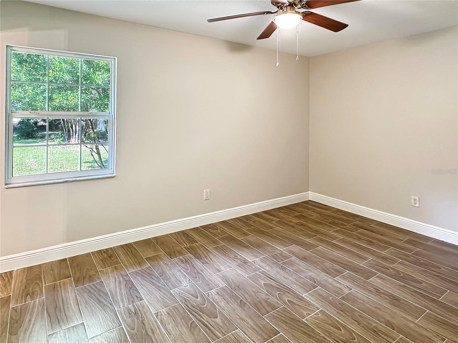 Image 11 of 21 For 511 Gardenia Drive