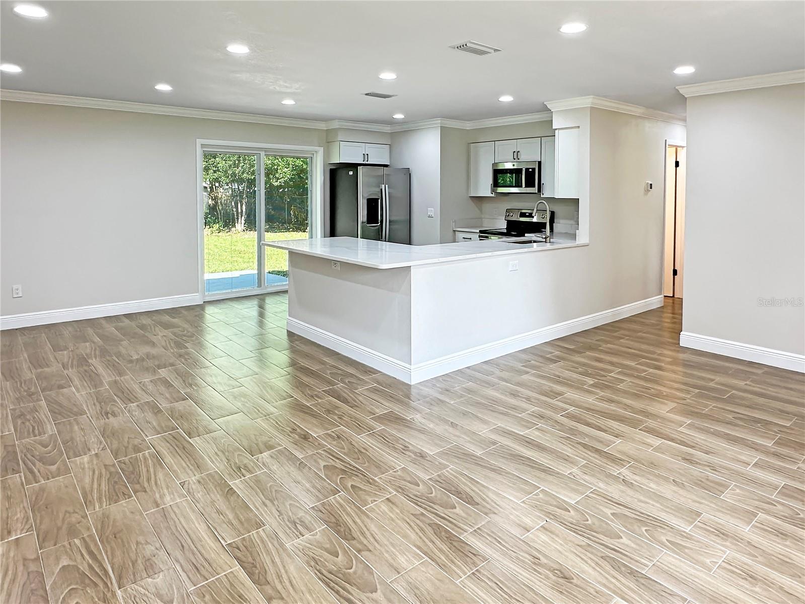 Image 3 of 21 For 511 Gardenia Drive