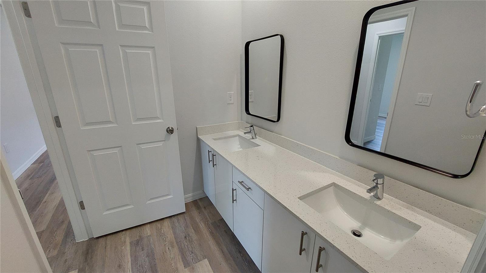 Image 23 of 28 For 1825 Lindenwood Drive