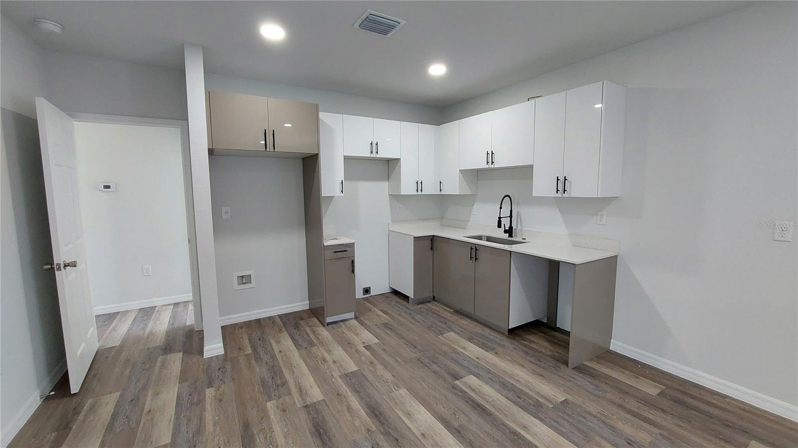 Image 6 of 28 For 1825 Lindenwood Drive