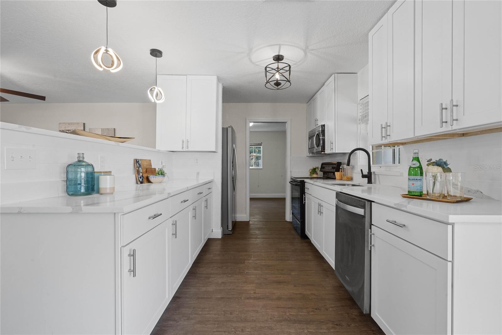 Image 14 of 49 For 2259 Howland Boulevard