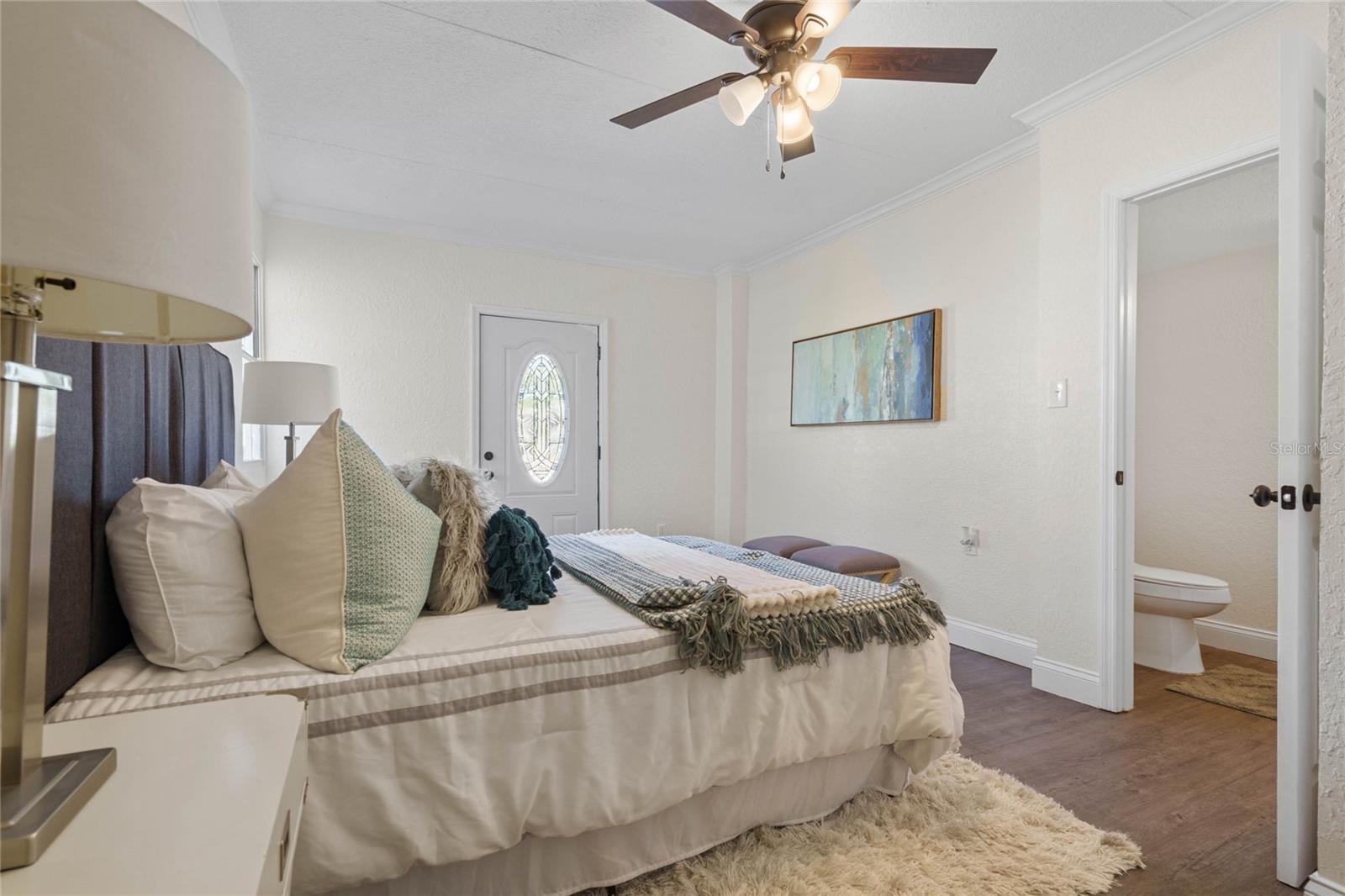 Image 20 of 49 For 2259 Howland Boulevard