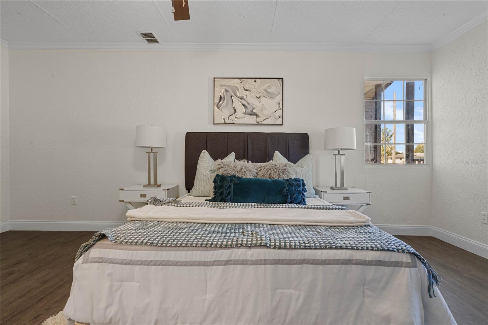 Image 22 of 49 For 2259 Howland Boulevard