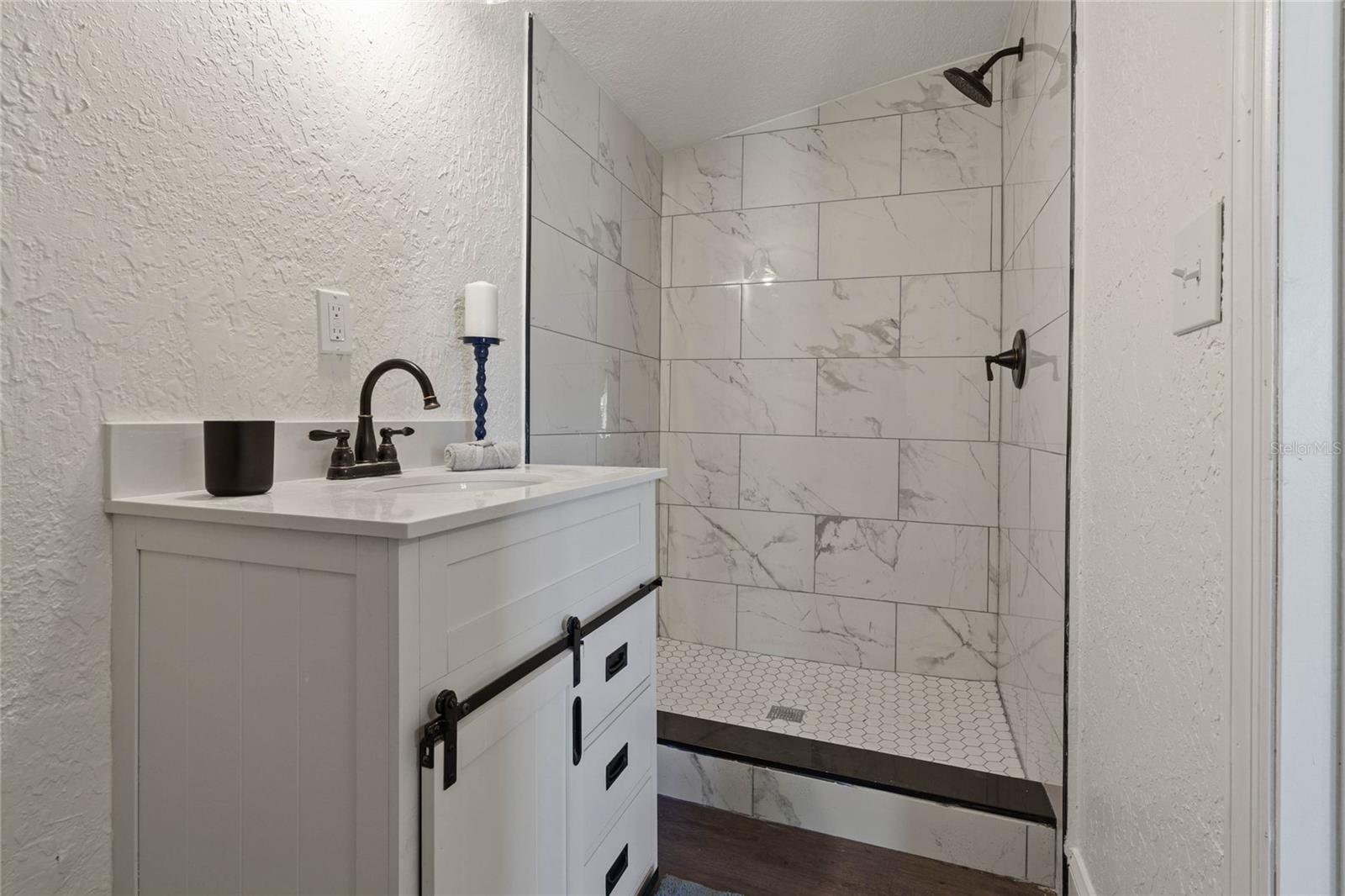 Image 24 of 49 For 2259 Howland Boulevard