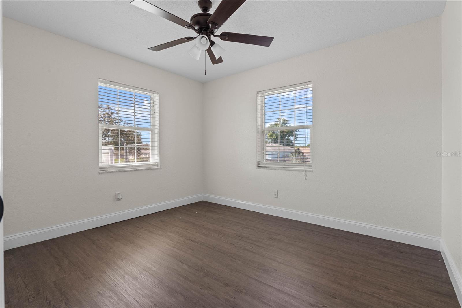 Image 25 of 49 For 2259 Howland Boulevard
