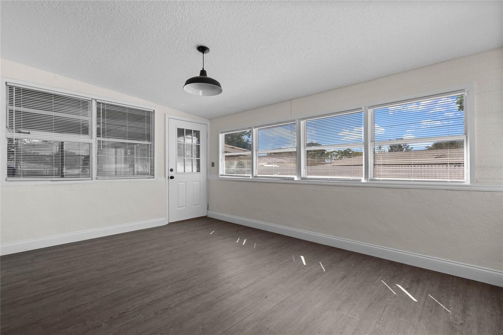 Image 29 of 49 For 2259 Howland Boulevard