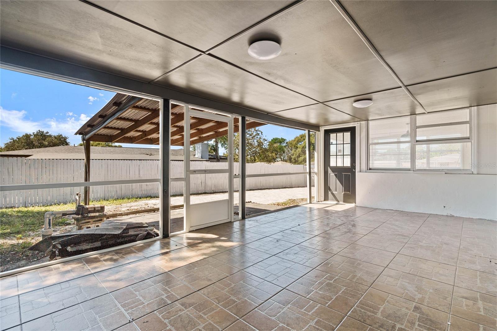 Image 30 of 49 For 2259 Howland Boulevard