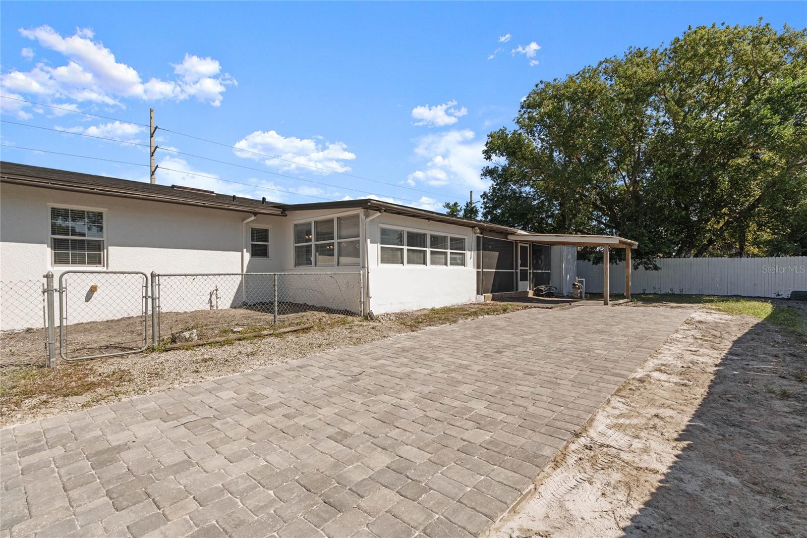 Image 33 of 49 For 2259 Howland Boulevard