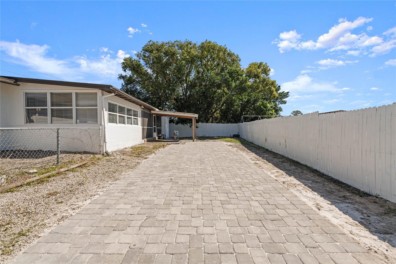 Image 34 of 49 For 2259 Howland Boulevard