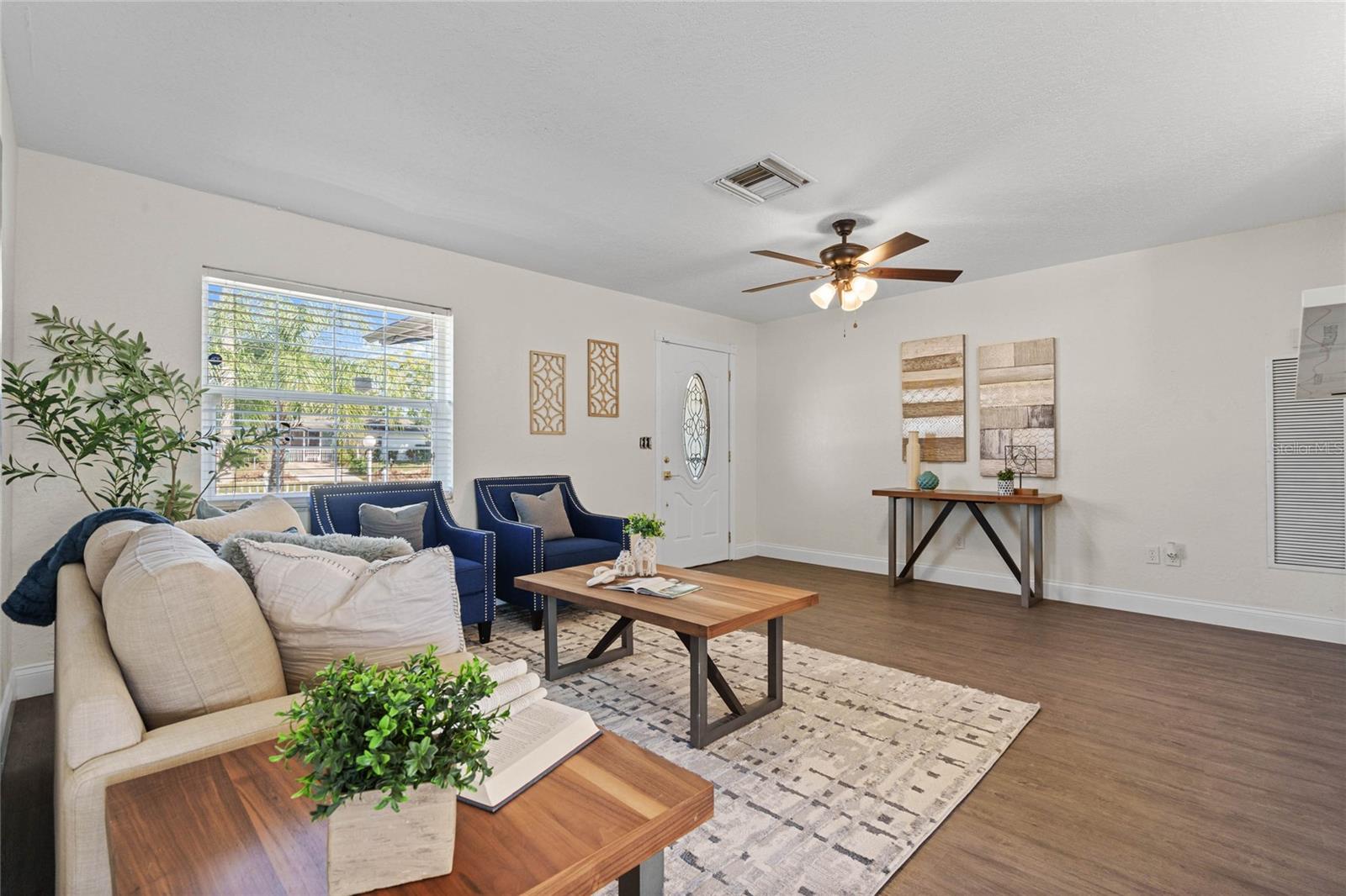 Image 7 of 49 For 2259 Howland Boulevard